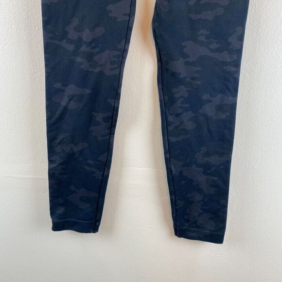 Spanx Look At Me Now Seamless 7/8 25'' Leggings Black Camo Size Medium Gym - Picture 7 of 11